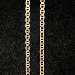 Silver-Tone Link Chain Necklace – Classic & Minimal
